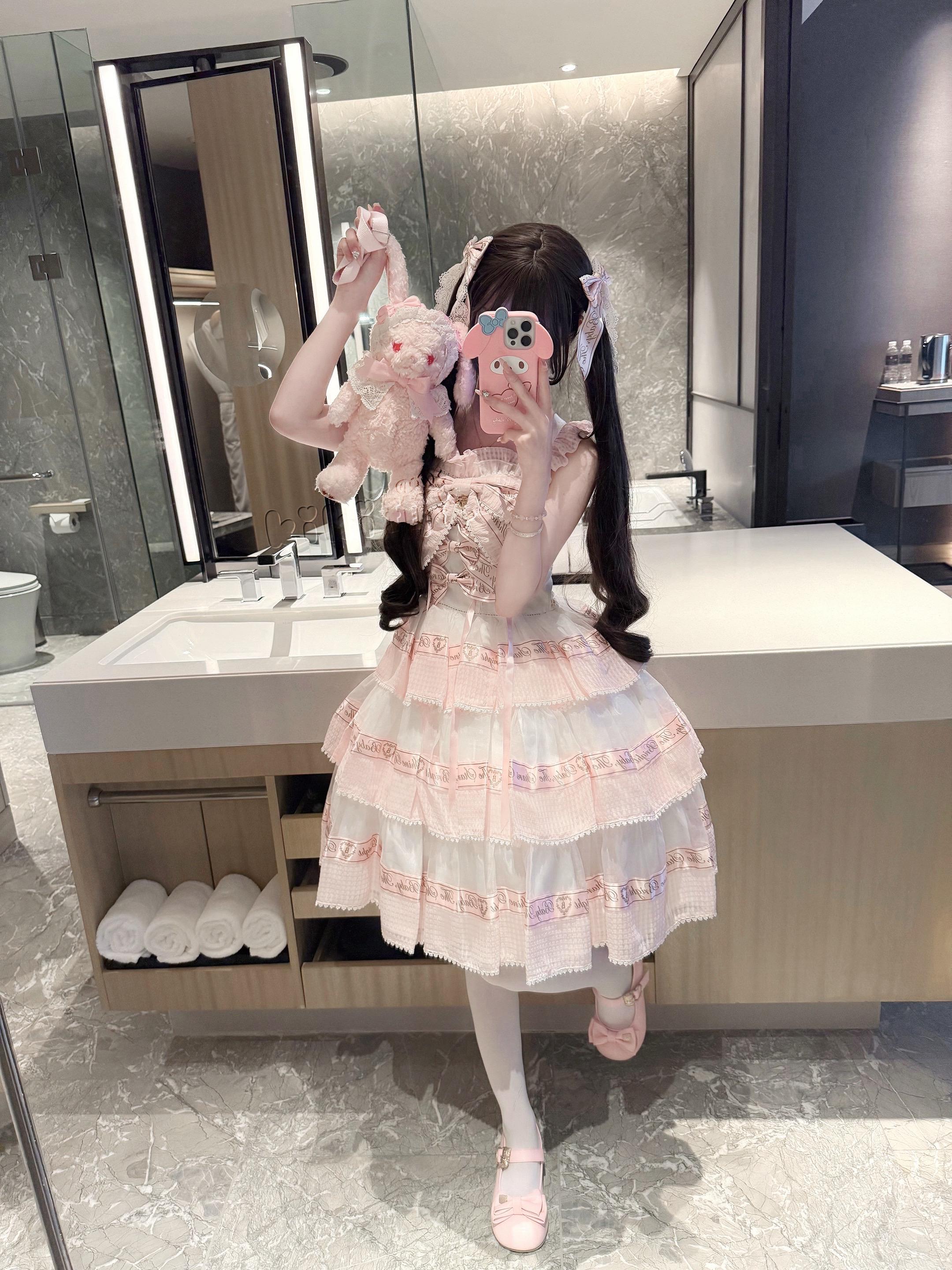 人和人的关系就像织毛衣 织的时候小心而漫长 拆开的时候只需要轻轻一拉