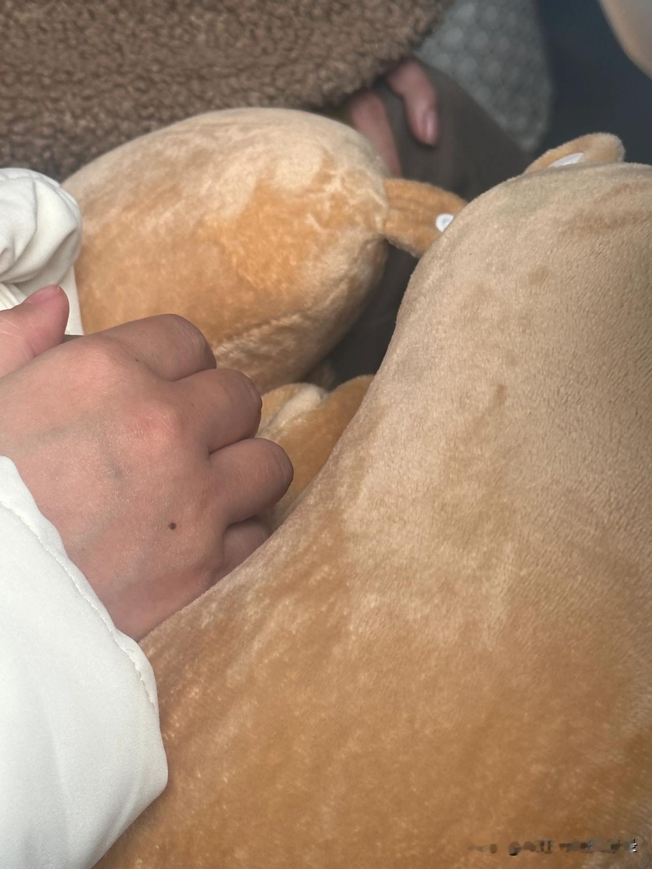 一个女人是否已婚，看看人家的手就可以识别，已婚的女人手粗糙