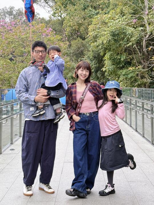 一家四口 爸爸最丑