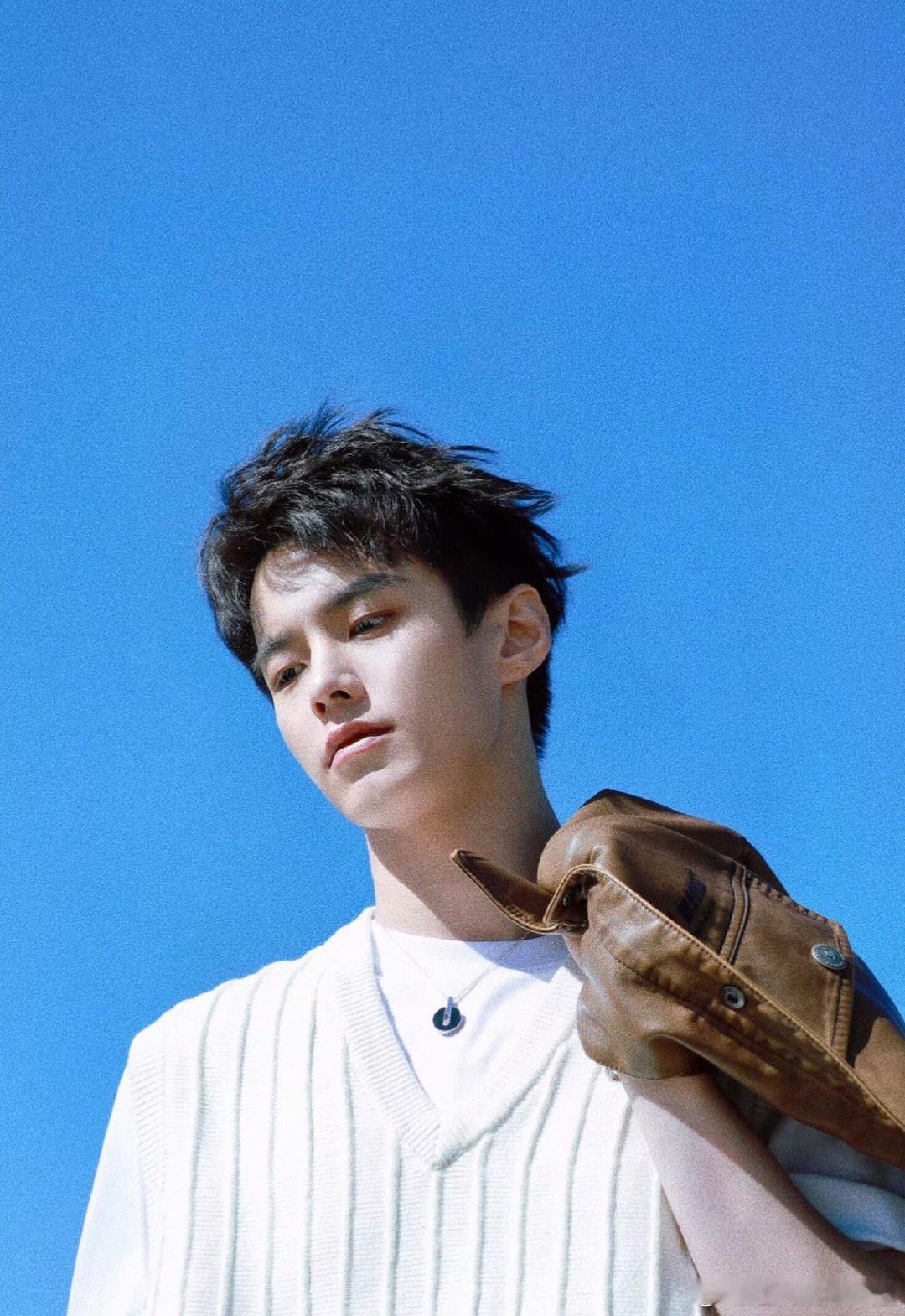 原来我跟何与早就爱人错过 追双轨的时候直接被他戳中，回头翻到以前刷到过的他的视频