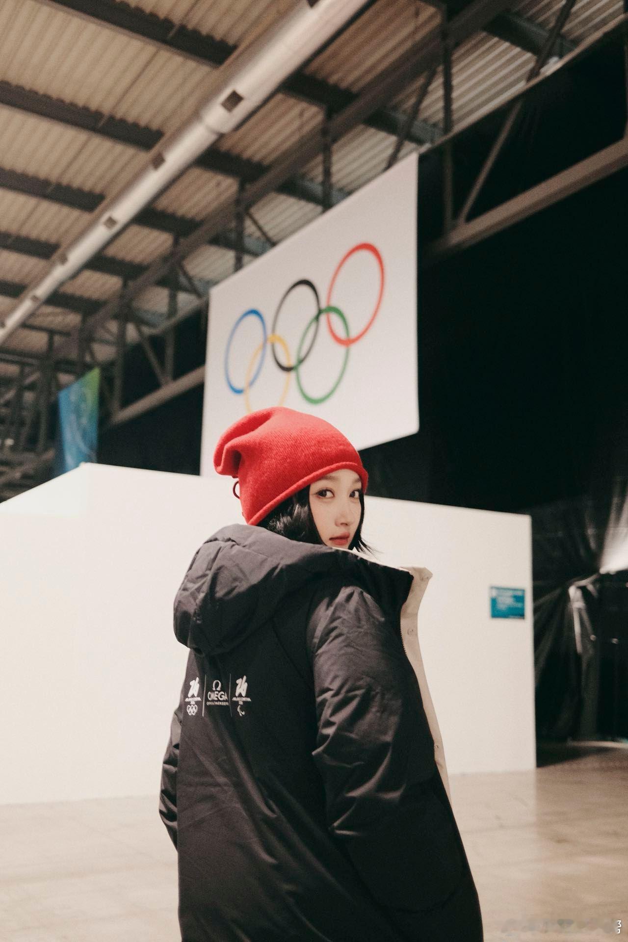 关晓彤在冬奥会看完这场看那场关晓彤冬奥观赛河南春晚无缝衔接 沉浸式追冬奥的关晓彤