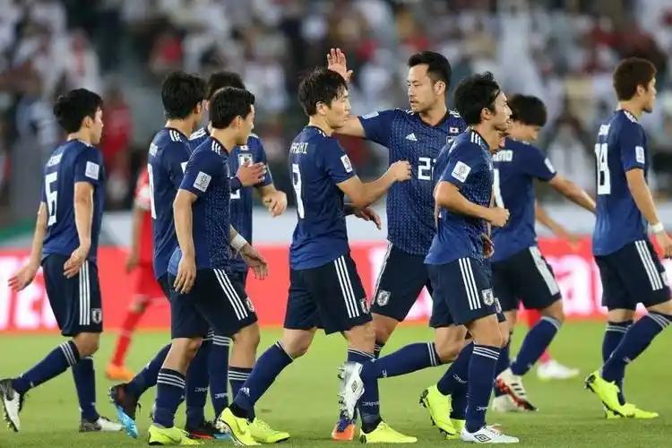 8.2亿提2.8亿，竟然能将比赛打成平局，真是贴脸开大，演都不演了。
 
6月1