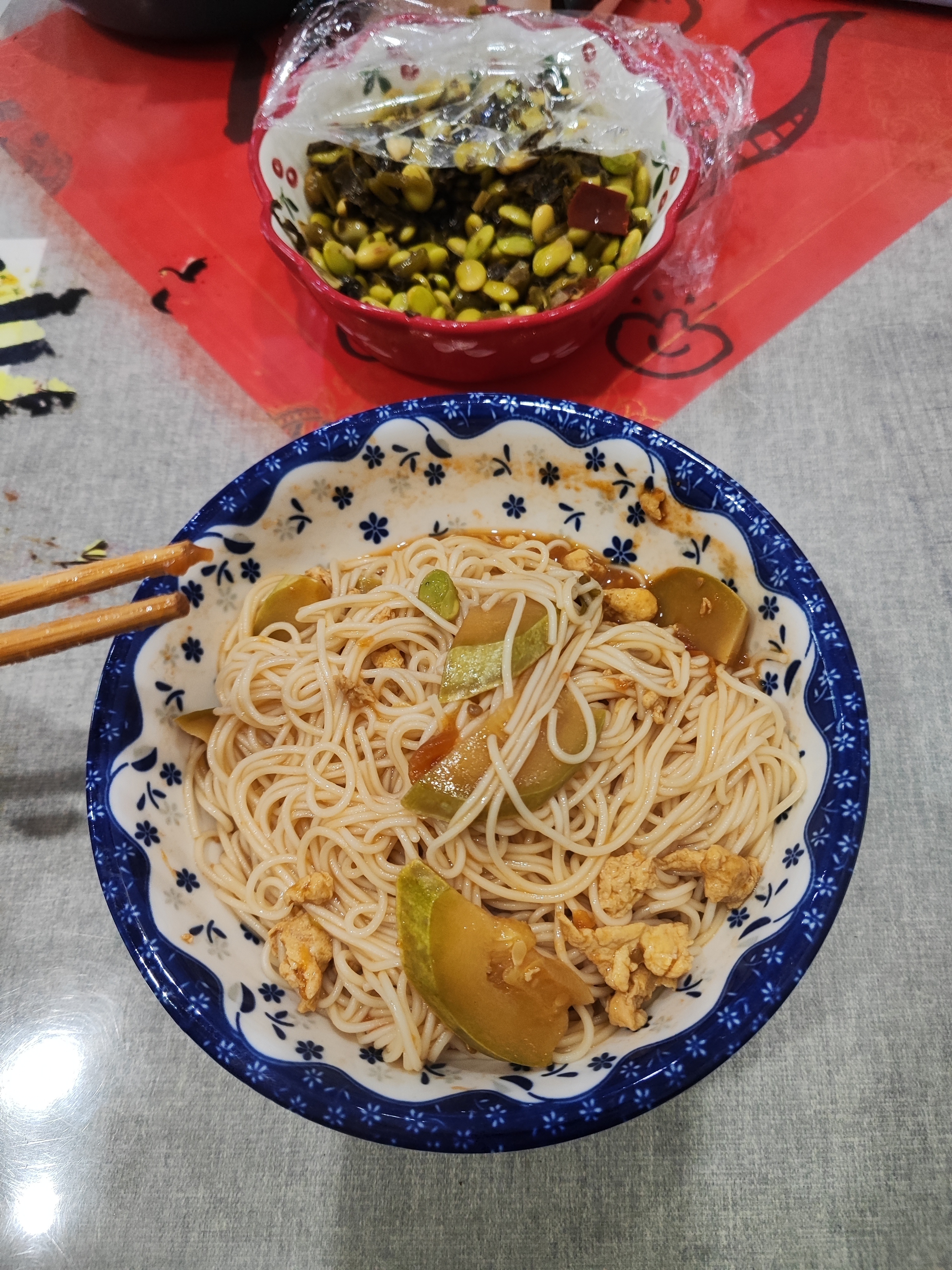 吃兰么动弹一哈 这秋雨下的，新冠影影绰绰，壶铃俄罗斯转体5组110，俯卧撑6组1