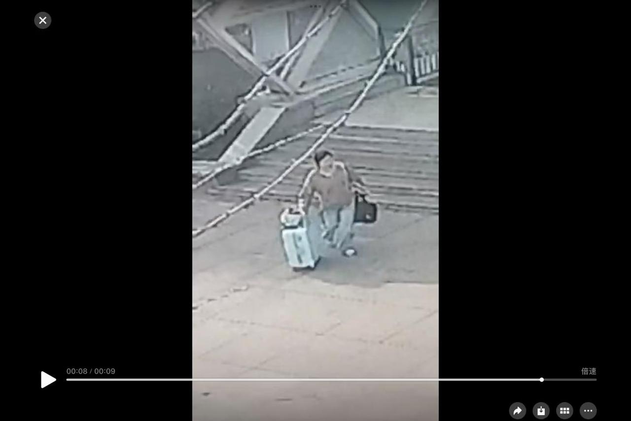 南昌寻人启事
想找这个今天大概上午从南昌西站出来的小姐姐，捡到我的电脑，黑色提包