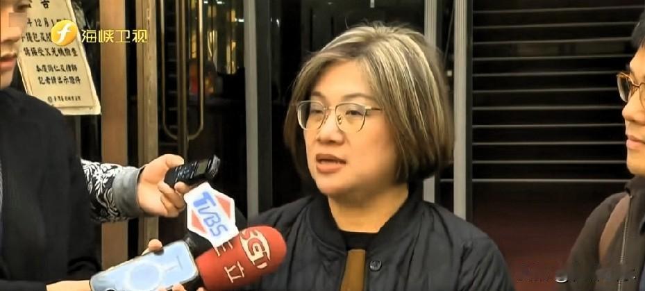 她在2026年2月24日出任民进党团书记长，成为民进党团首位女性书记长。

她公