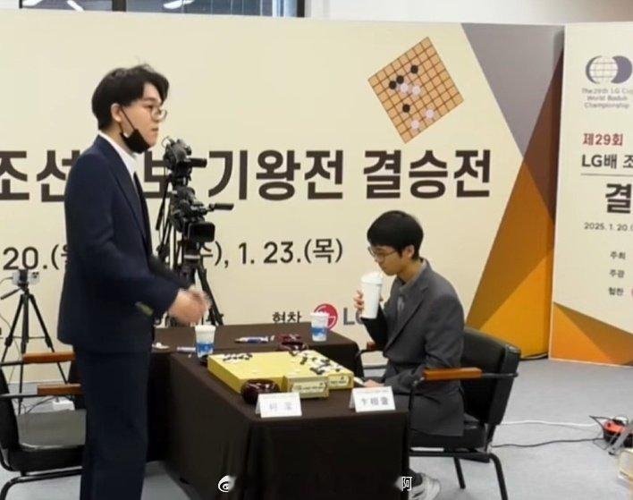 柯洁因韩国围棋新规被罚  【第29届LG杯世界围棋棋王战】三番棋决赛第二盘，中国