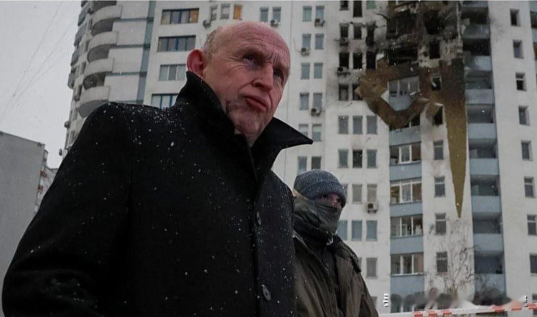 【扎哈罗娃回应“绑架普京”狂言】
    英国国防大臣希利11日访问基辅，乌媒记