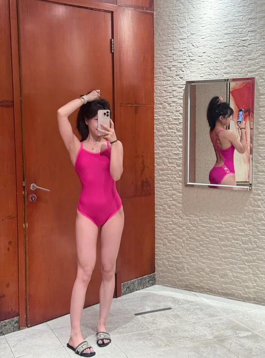 全泳池最亮眼的火龙果🏊🏽‍♂️🏊🏻