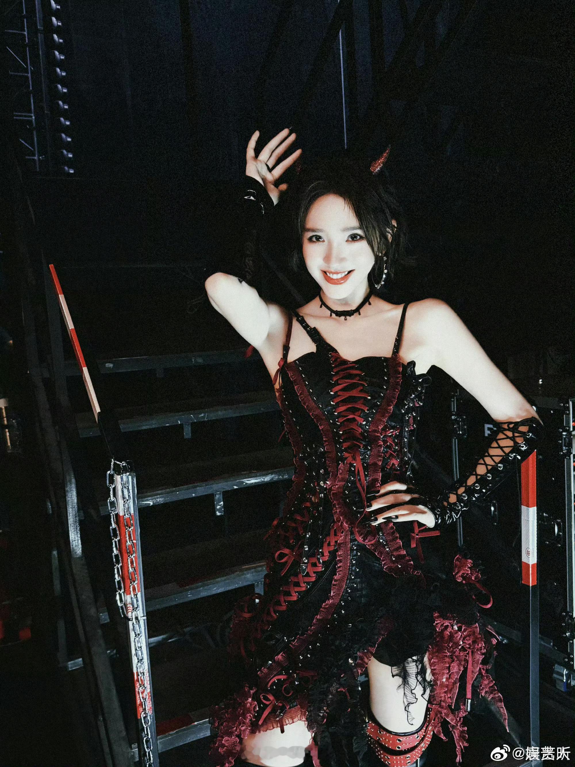 唐艺昕回应偷摸说话唐艺昕回应开头说悄悄话 哈哈哈，笑鼠，唐艺昕回应偷摸说话，叽里