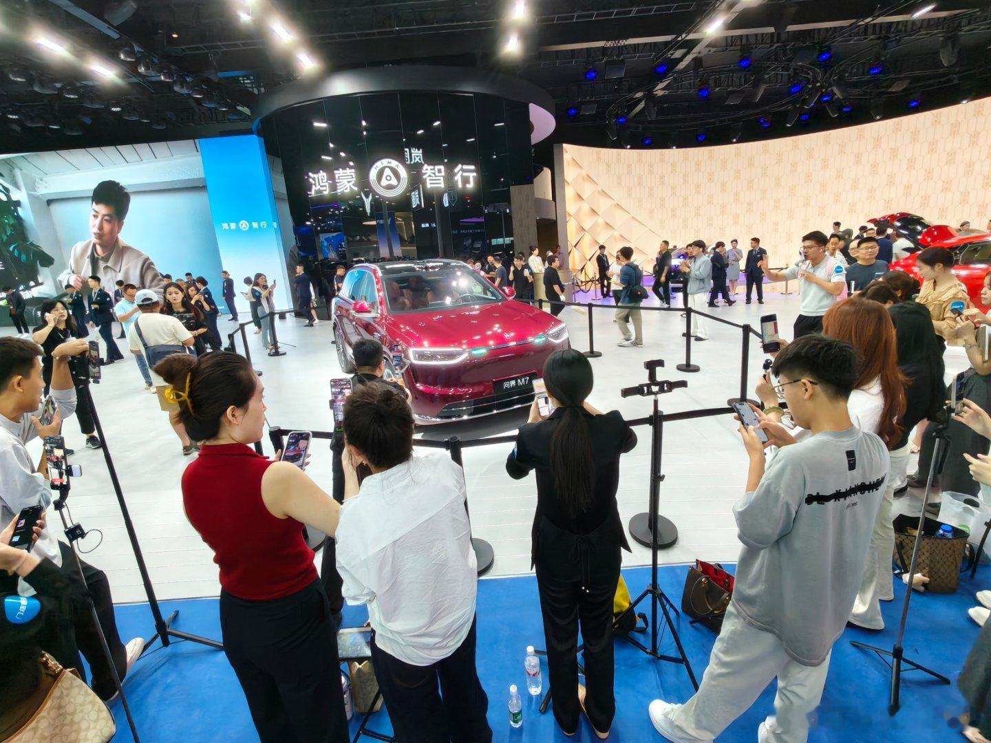 直播的老师们真的好努力2025年成都国际车展 ​​​