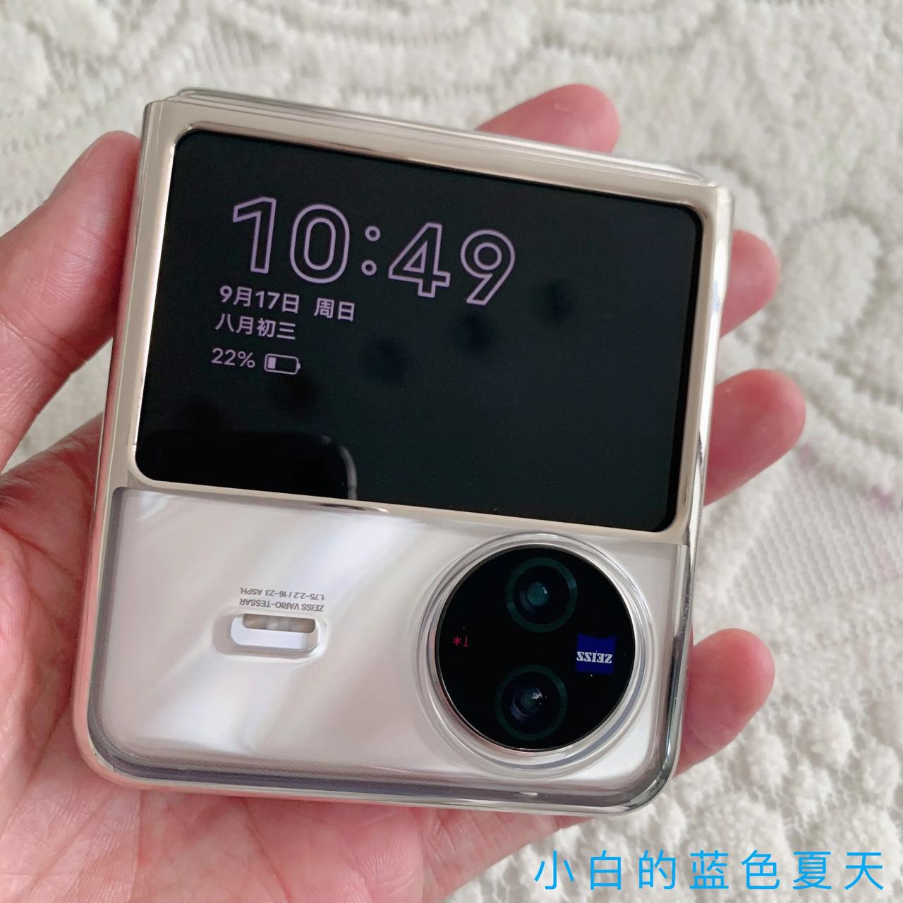 安卓许多个性化功能已经让iPhone用户很羡慕，现在安卓阵营又步入了折叠屏时代，