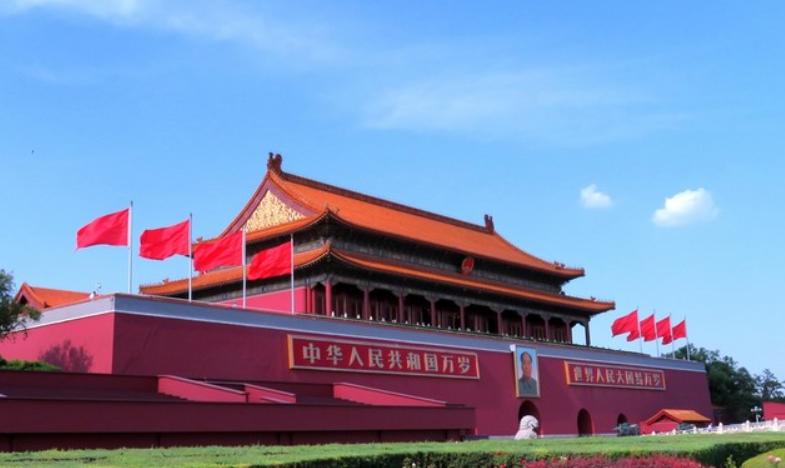 非常赞同这样一句话：一个民族最大的悲哀不是穷，也不是弱，而是连自己的开国领袖都敢