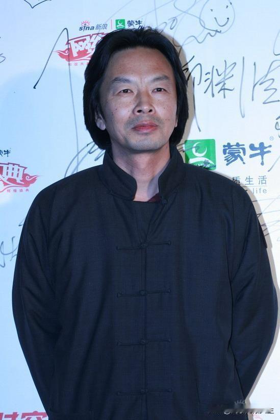 刘震云一段一针见血的人间通透之言：“互相吹捧的是政客；互相剽窃的是艺人；互相模仿