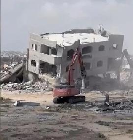 快报！快报！以色列在加沙的行动让人骇人听闻、难以置信。两年的战争让加沙变得千疮百