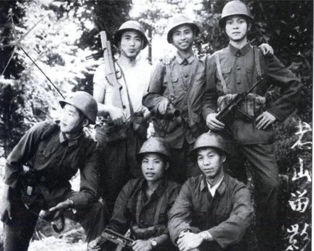 1979年我们从越军手中缴获了两种冲锋枪，分别是法制MAT49和波兰WZ63。这