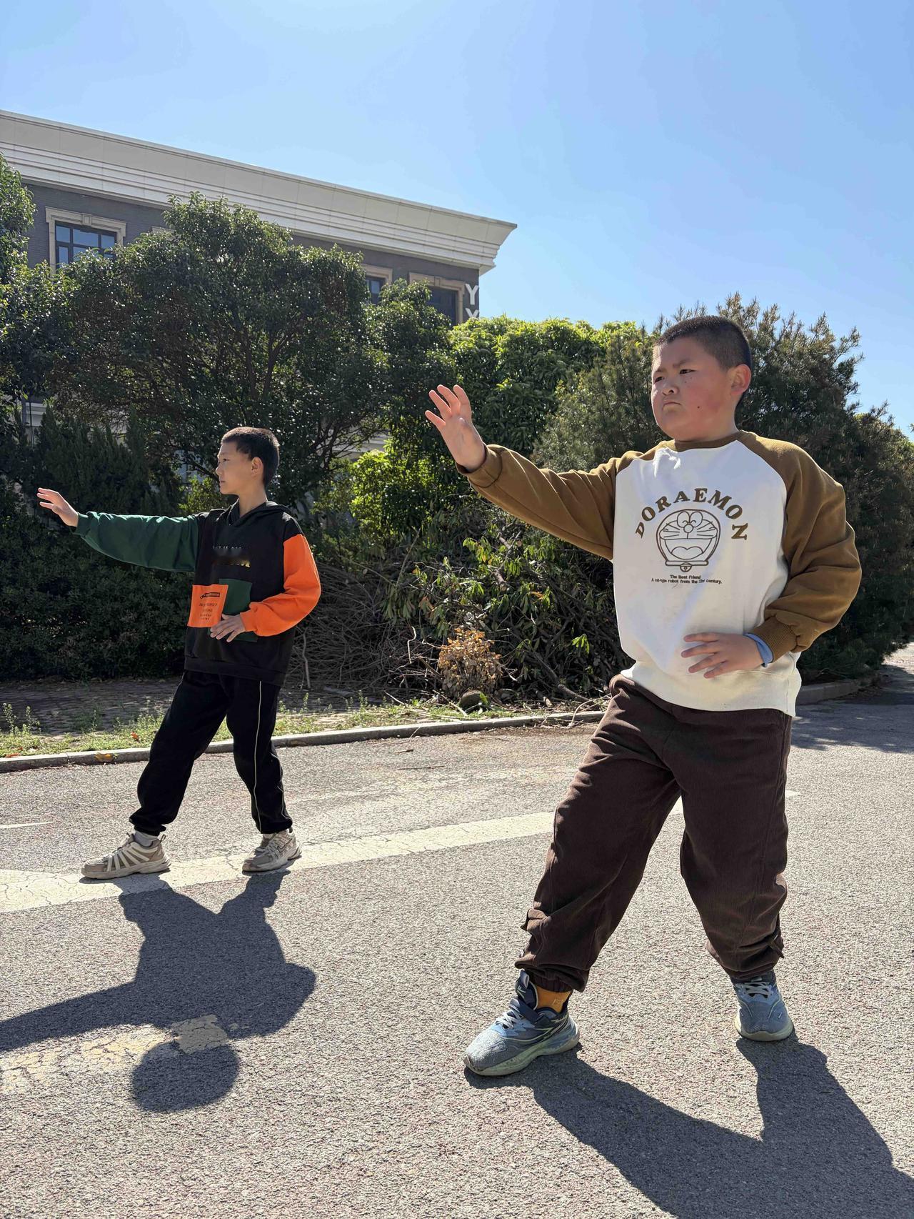 缪以千里，我在济南教授形意拳二十多年，过来学习的的学生也有几百人，没有见过一个自