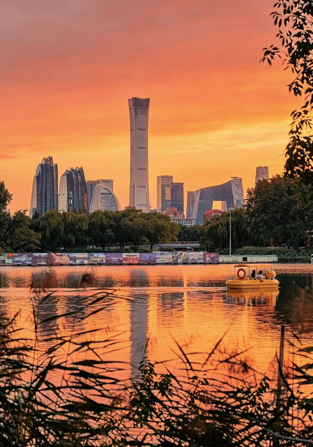 晒图笔记大赛昨天拍到北京的晚霞是如此的美丽，我爱北京我爱中国[心]