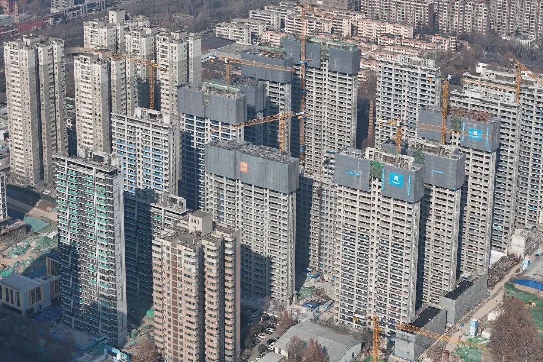 快讯！近日，中建六局（中建丝路）承建的西安“中建西北创研中心项目”主楼工程全面封