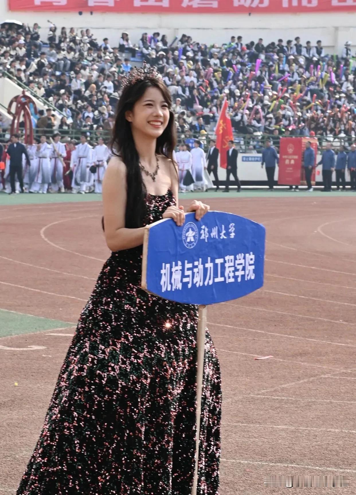 网友：这是从文学系或外语系借过来的吧？