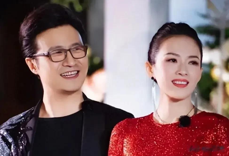 章子怡把第一次给了汪峰，
汪峰却已经拥有了第四本结婚证。
子怡是幸福的，她占据了