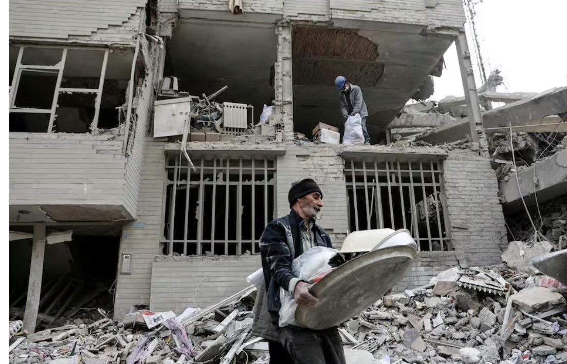 小品里那句经典台词: 海湾那嘎哒挺闹心，美英合伙欺负人！2026美以合伙欺负人，