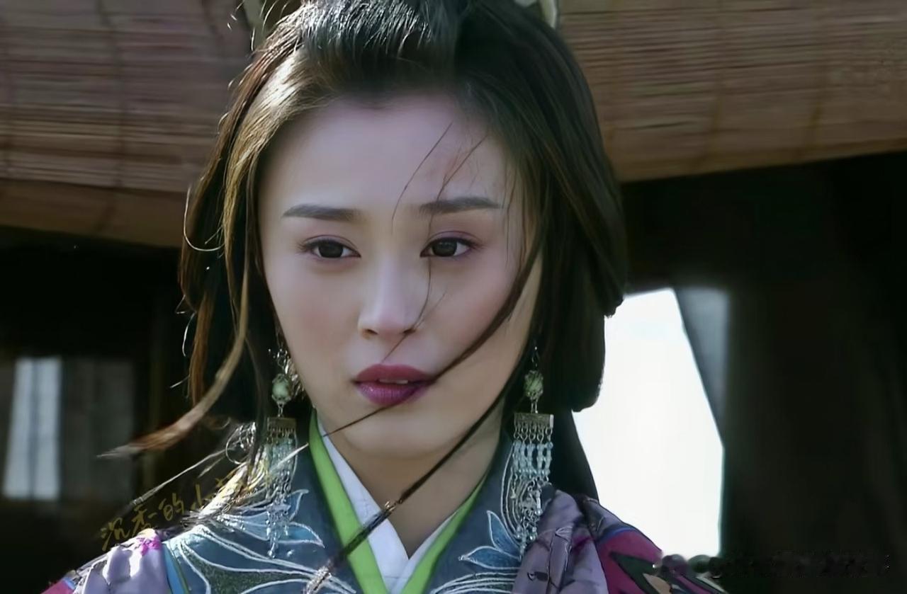 建安四年，孙策周瑜打下皖城，顺手"分"了两个美女——大乔归孙策，小乔归周瑜。《三