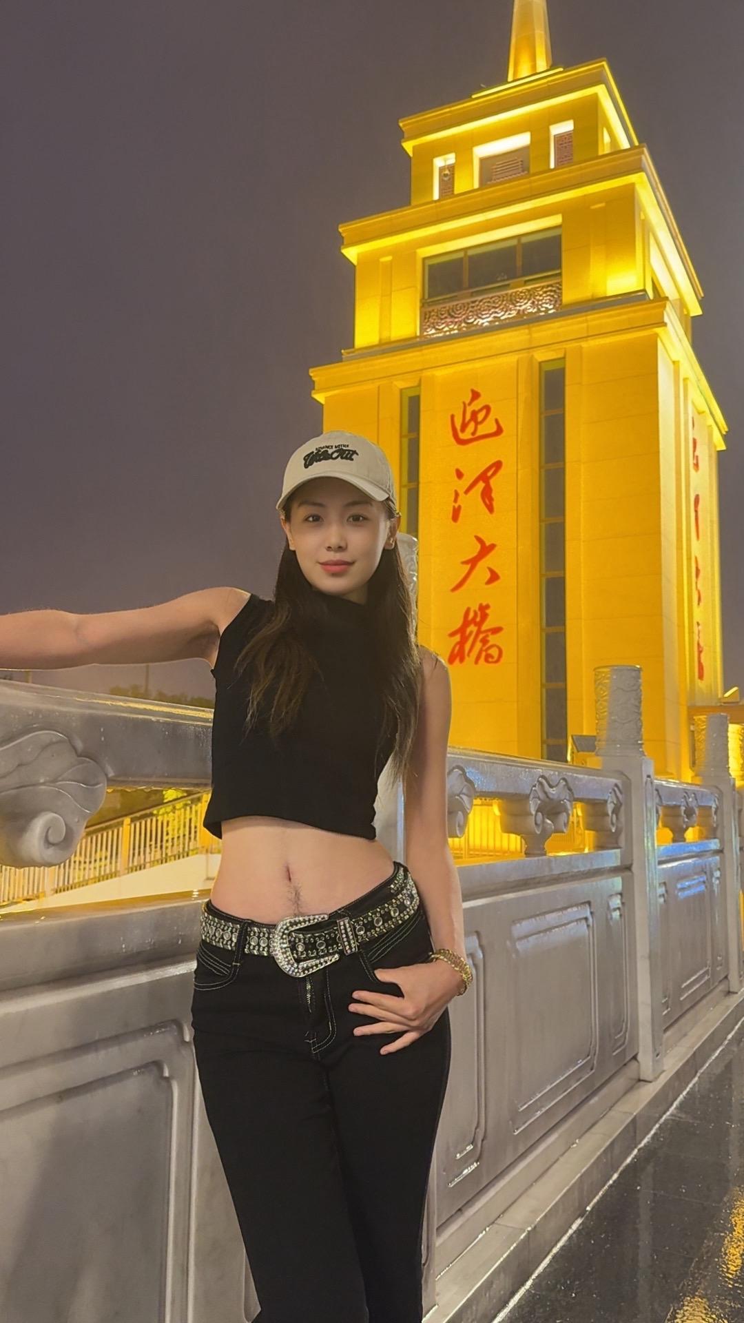 氛围感拉满的夜景 旅行日常记录 城市夜景拍照 迎泽大桥拍照姿势
