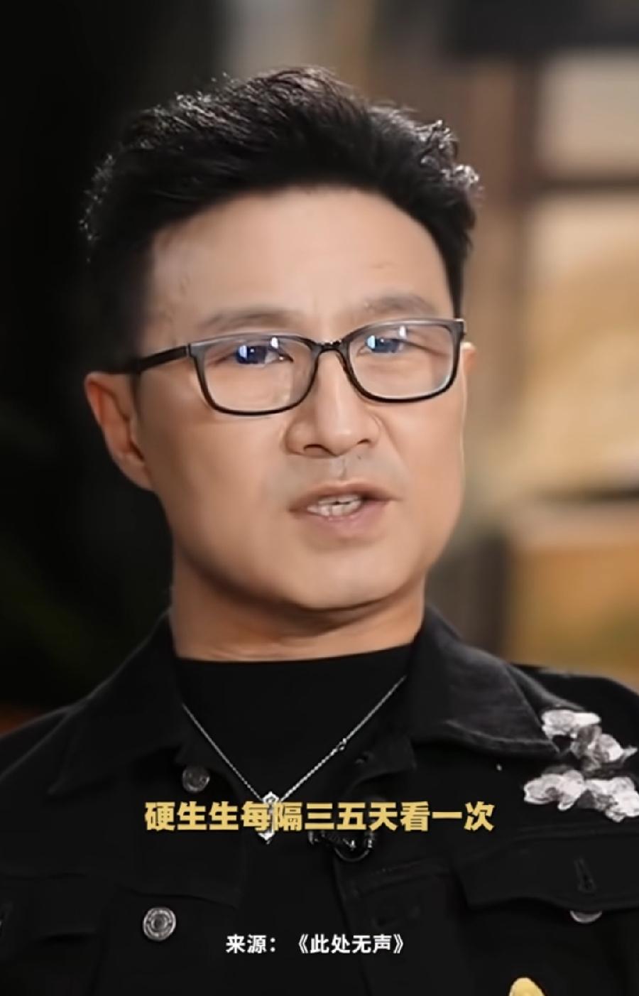 汪峰说春天里写了7个月改了17版歌词。
慢工出细活，这句话一点不假。汪峰还说30