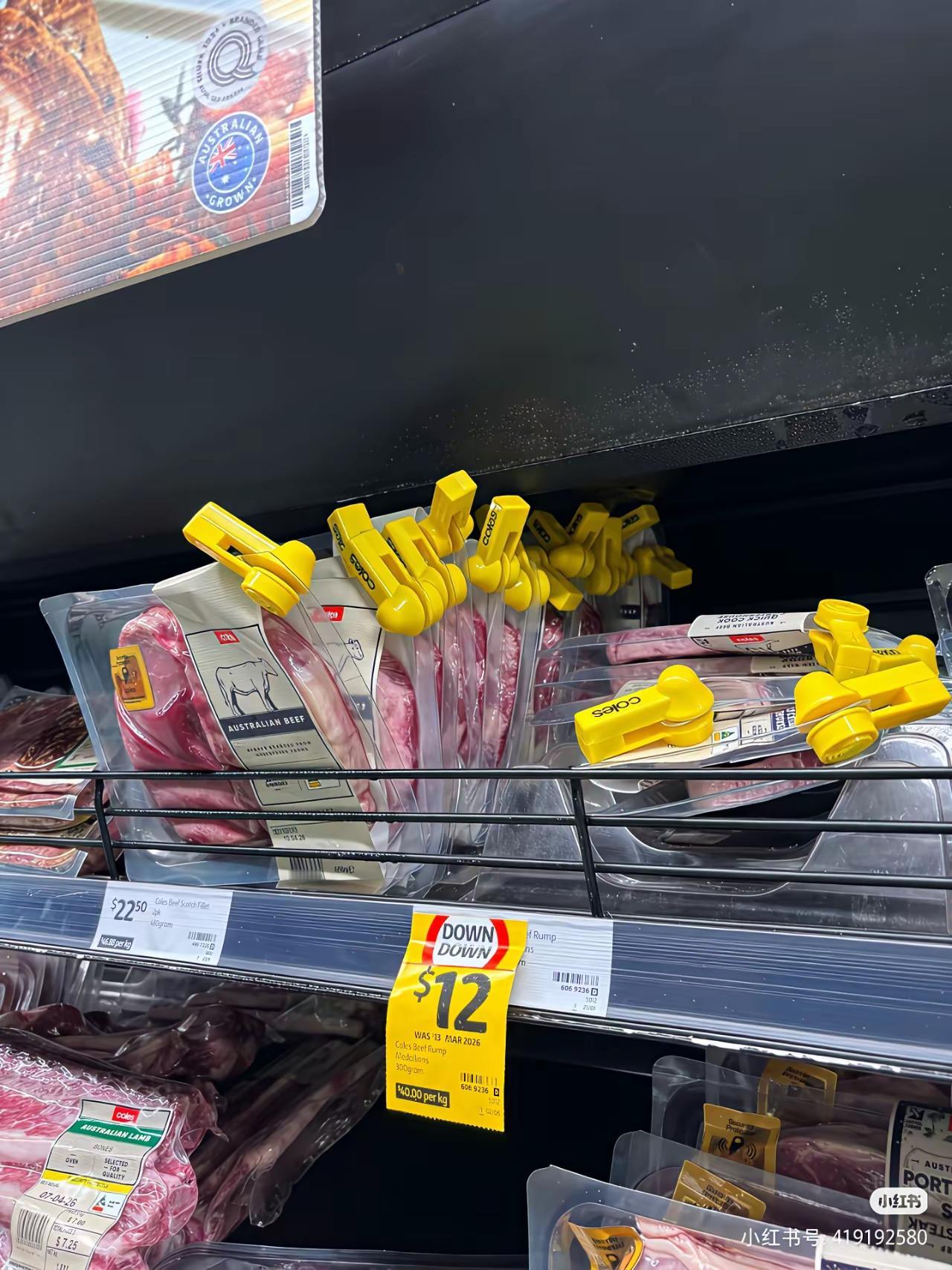 华人在澳洲超市Coles拍的，货架上的商品都被上了锁，防范被人偷窃。

这样是可