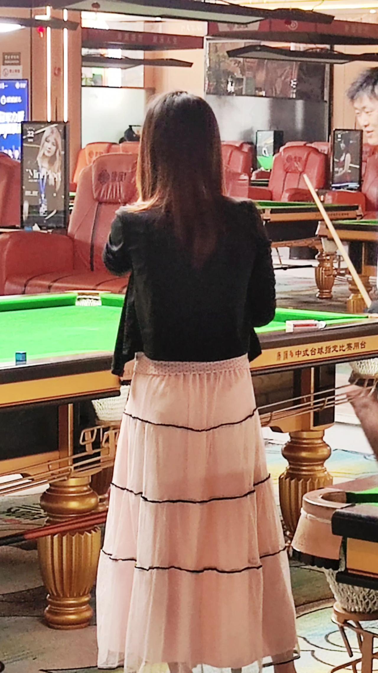 情绪音乐玩法新风向 抖音玩法合伙人计划 女生打台球也很飒 女生打台球的正确姿势 