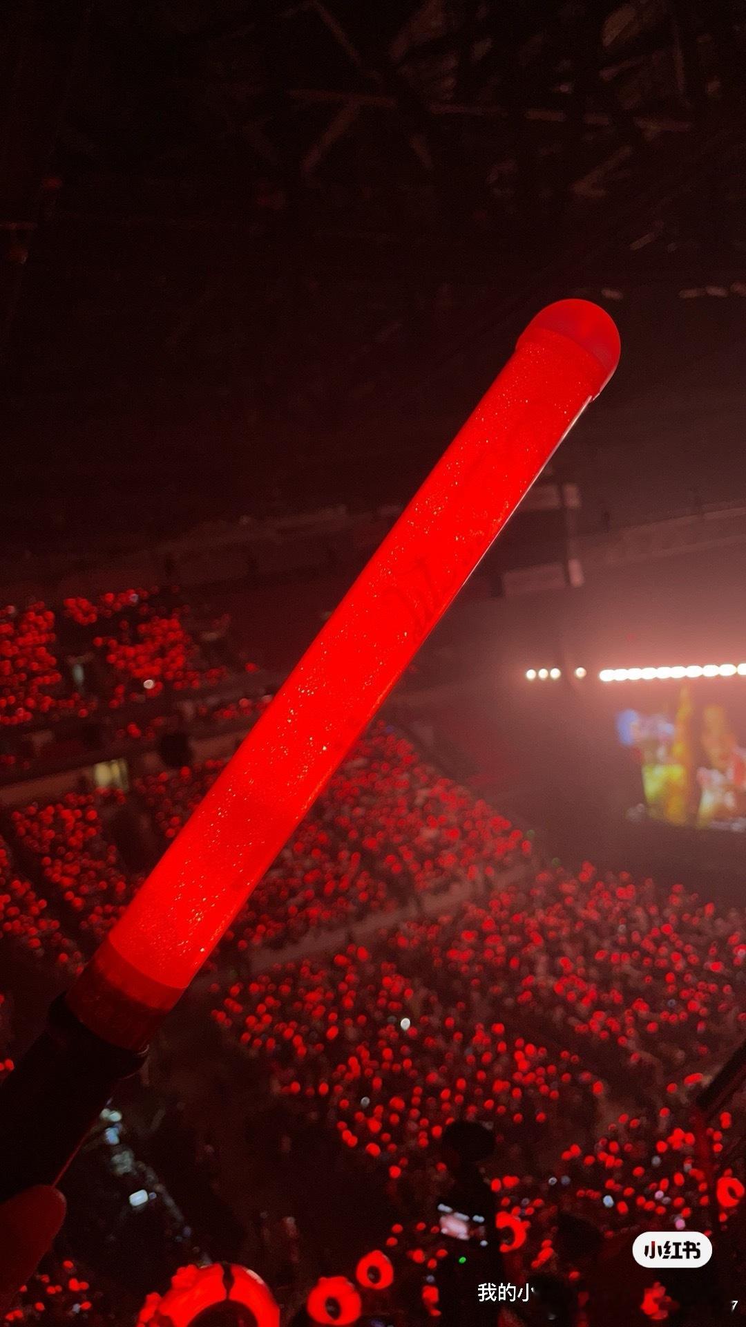 不止她哭了，我也哭了，毕竟不是谁都可以在北京开生日会