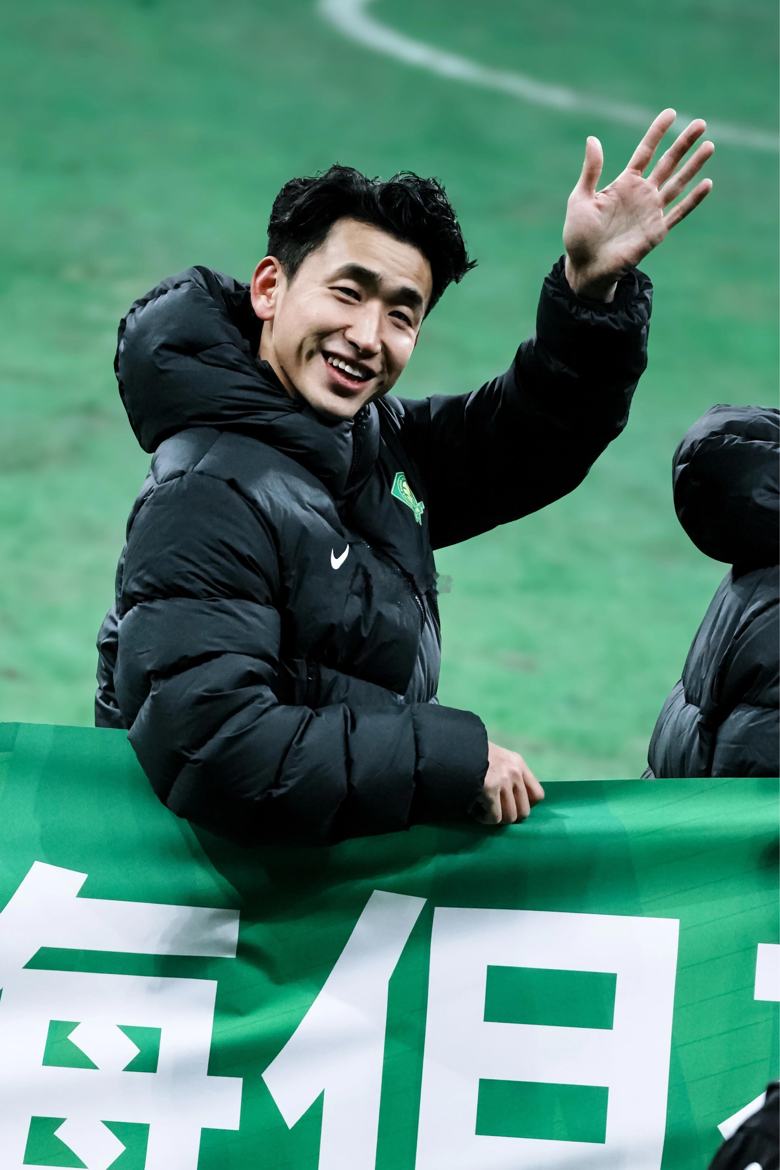 北京国安北京国安 前国安球员张源发布社交媒体：“再见北京一转眼，两年半，虽然时间