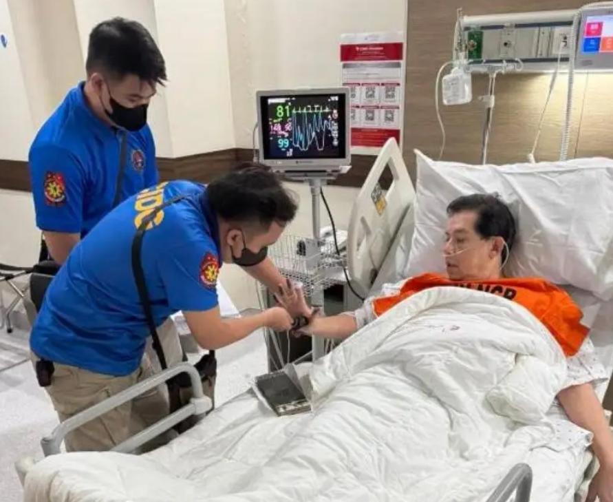 出大事了！马科斯表弟这回栽了，在医院直接被带走，一点情面不留。而紧接着，17万大