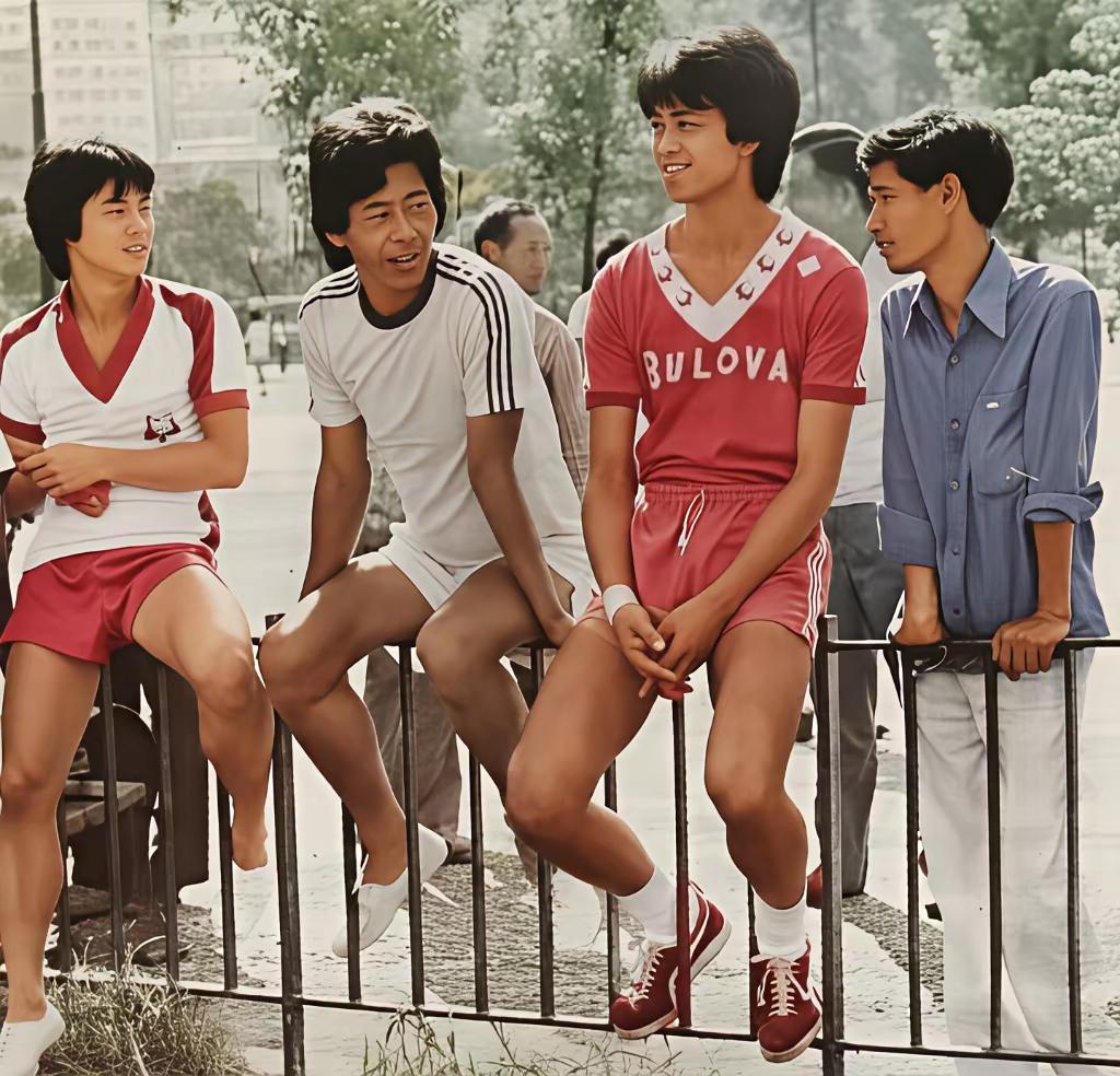 提起80年代香港足球，很多人只记得“5.19”的愤怒。但真相是：那支赢了国足的香