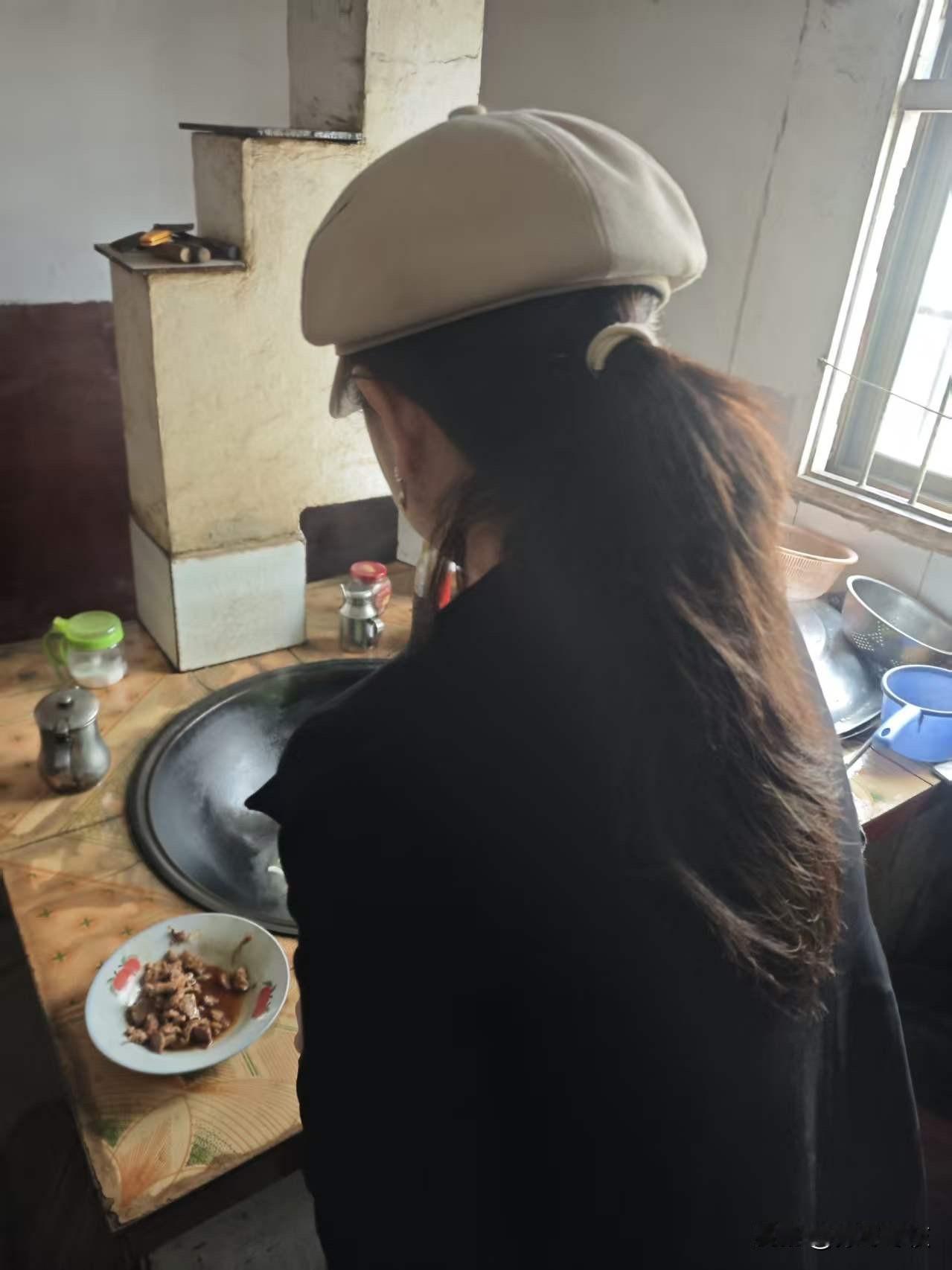 到家了！一路狂奔，晚上九点半从惠州出发，7点多就到了老家，路上的车并不多，感觉很