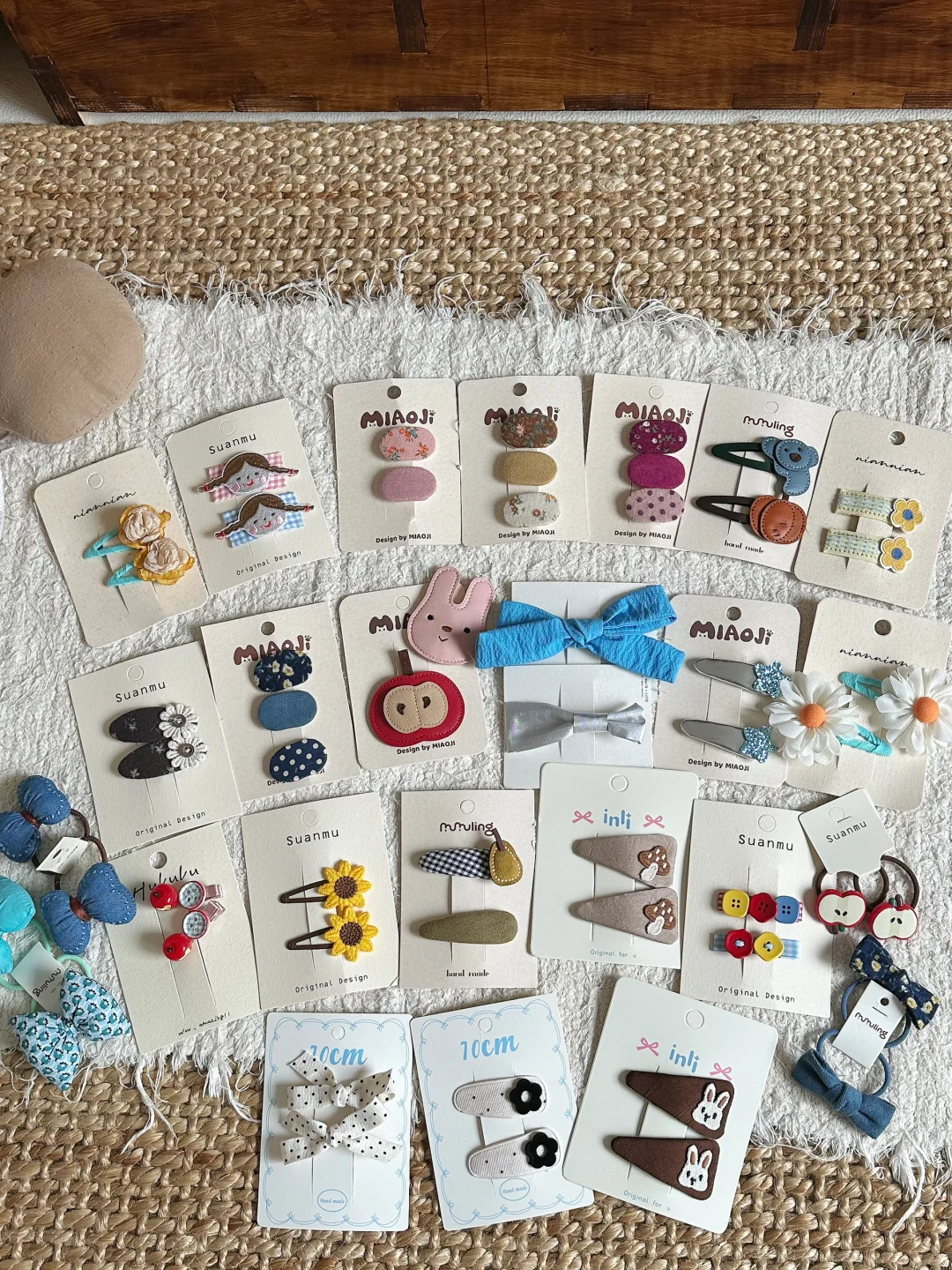 分享女儿的发夹们🐧一年不重样🤣