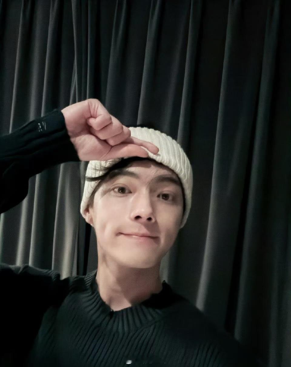 许凯立冬晒自拍许凯立冬自拍 许凯立冬晒自拍，这状态如何？ ​​​