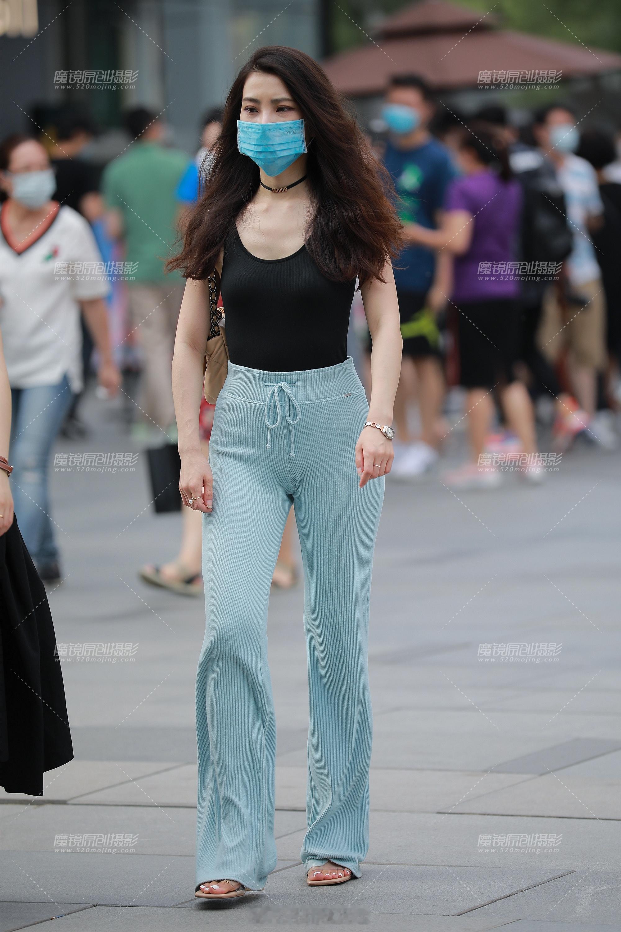 这一款浅蓝色休闲裤咋样？时尚潮流ootd今日穿搭(ootd) ​​​