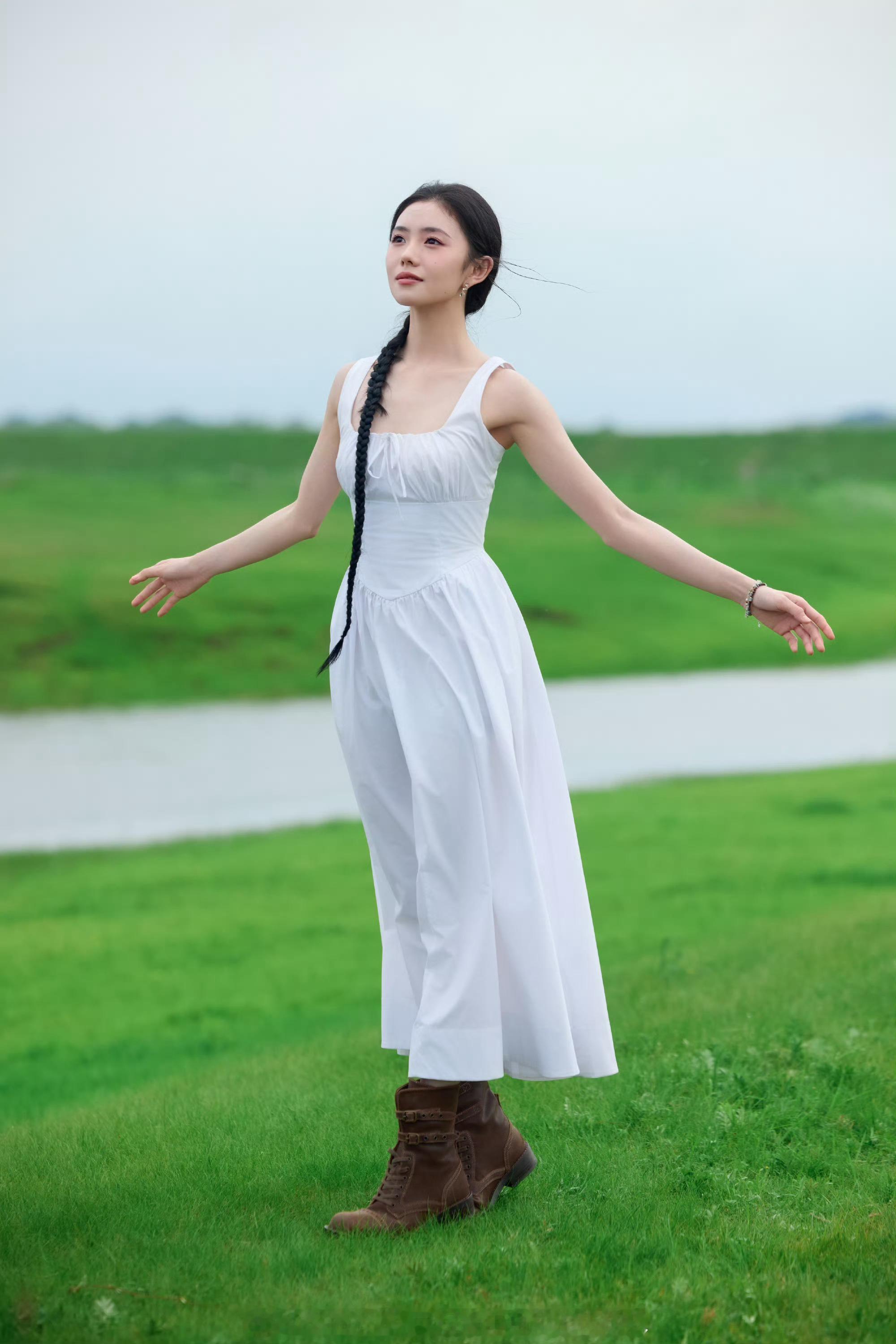 刘浩存刘浩存湿地舞蹈直拍路透昨天起，在齐齐哈尔湿地为飞鹤拍摄广告的舞蹈直拍路透刷