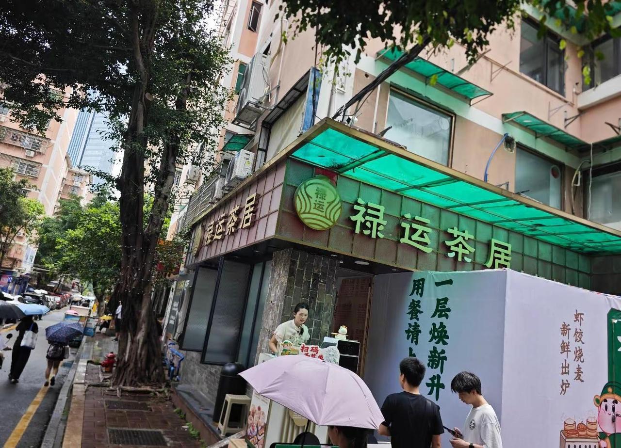 广州之行接近尾声，看到了爱了很久的人，也见到了很多可爱的同担，本来想特种兵一下，
