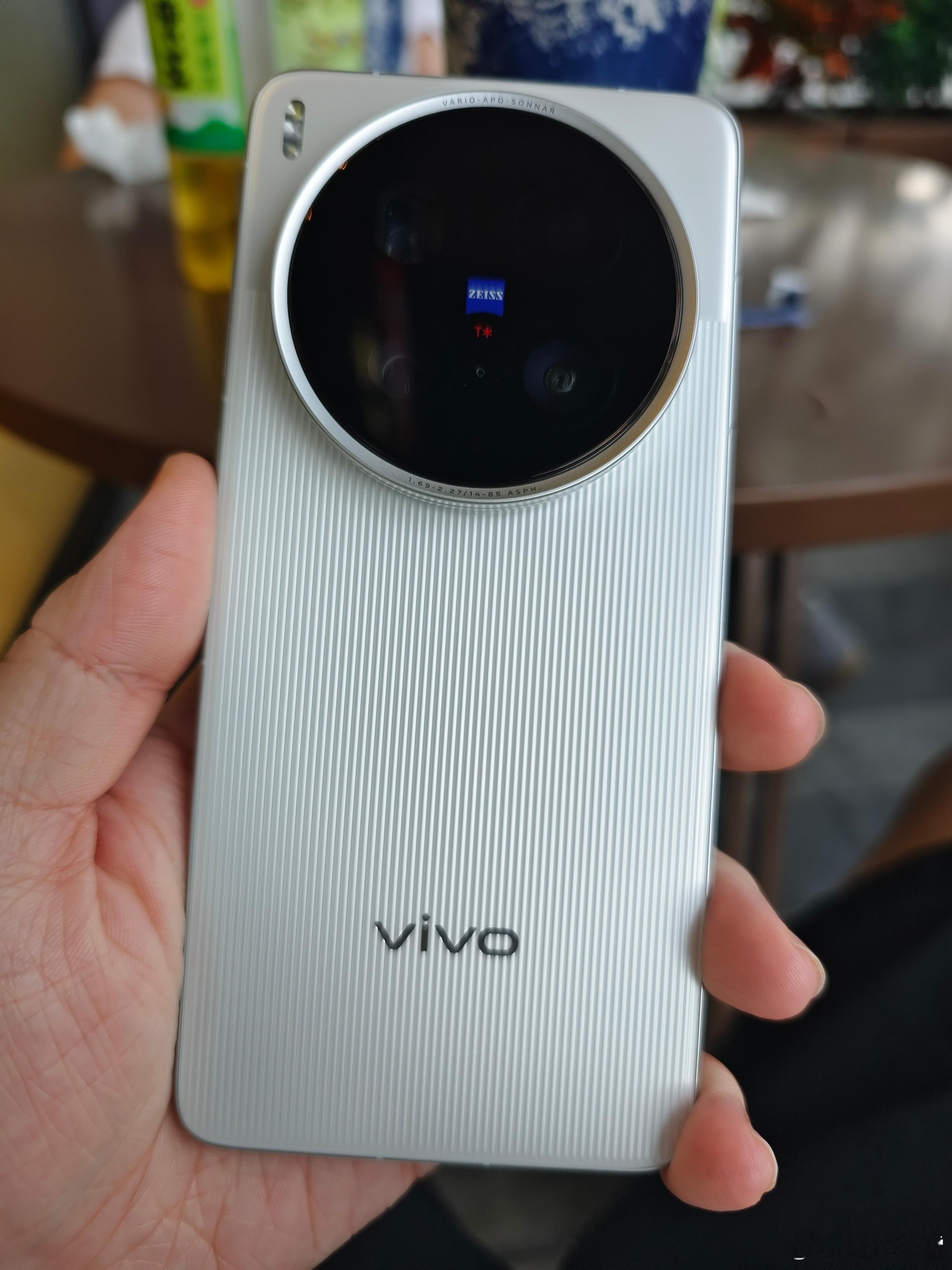 vivo X200 Ultra的续航感觉比X Fold3 Pro好，玩了将近两个