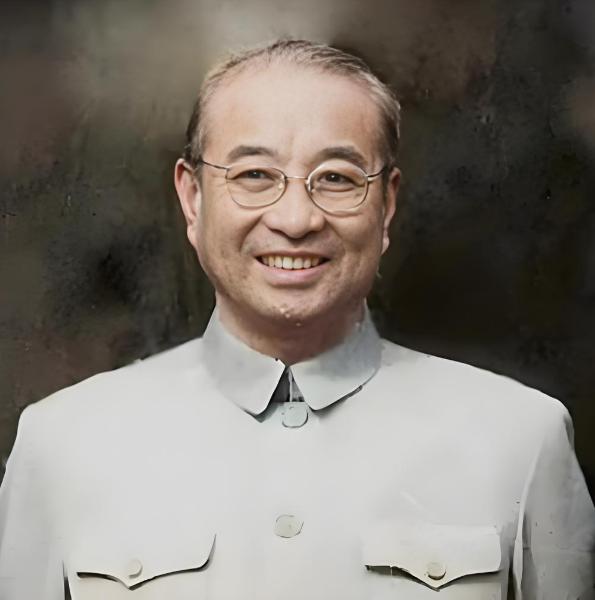 1952年，陈赓摸着胸口对妻子交了底："我当年受过高压电刑，伤了心肌，这辈子估计