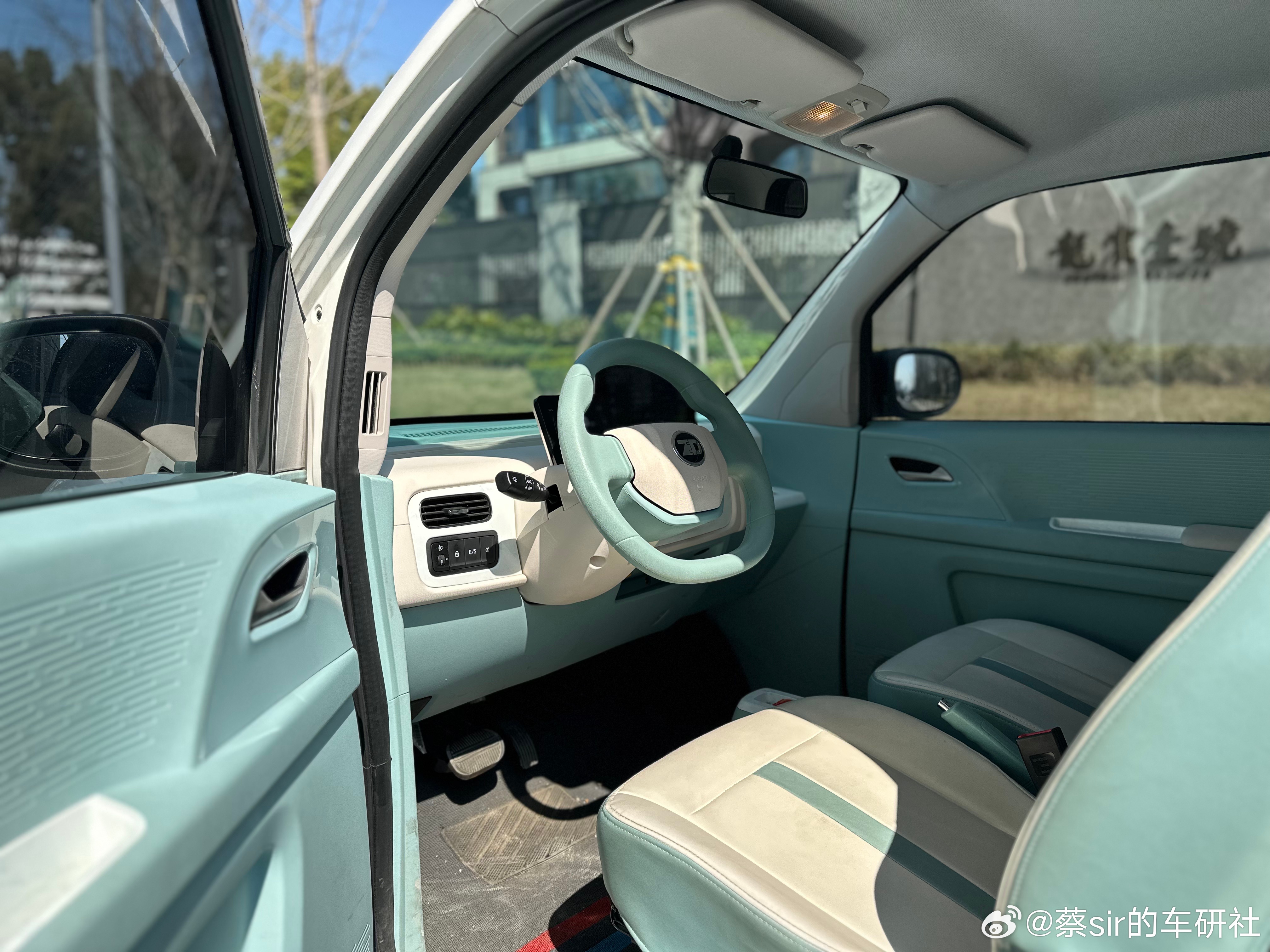 24年12月上牌知豆彩虹沐光版  纯电续航205  实表跑了4千多公里  多媒体