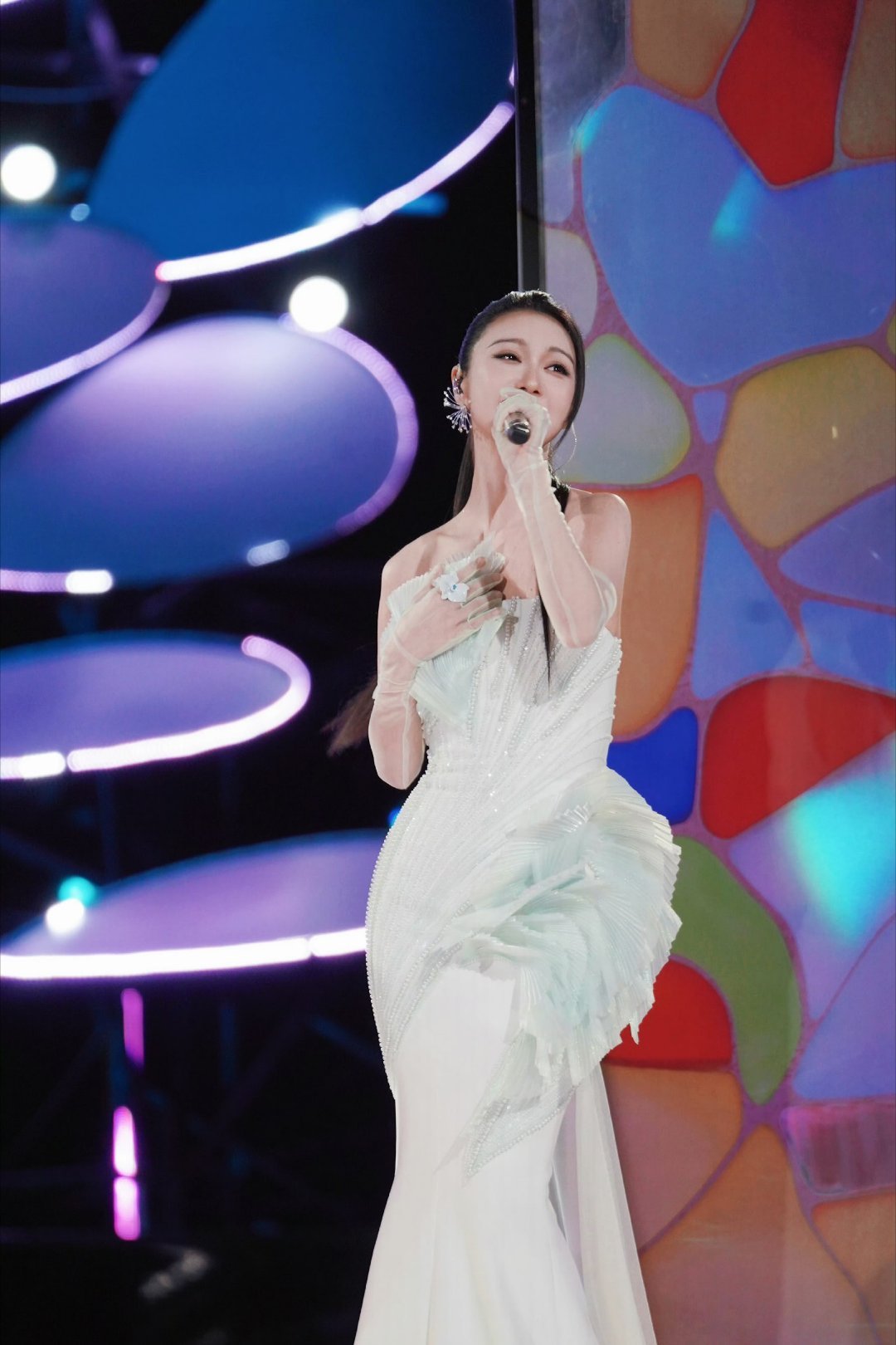 薛凯琪美得像一颗珍珠很难拒绝欣赏美女好吗？真的好像一颗珍珠有着自己的光芒!！谁会