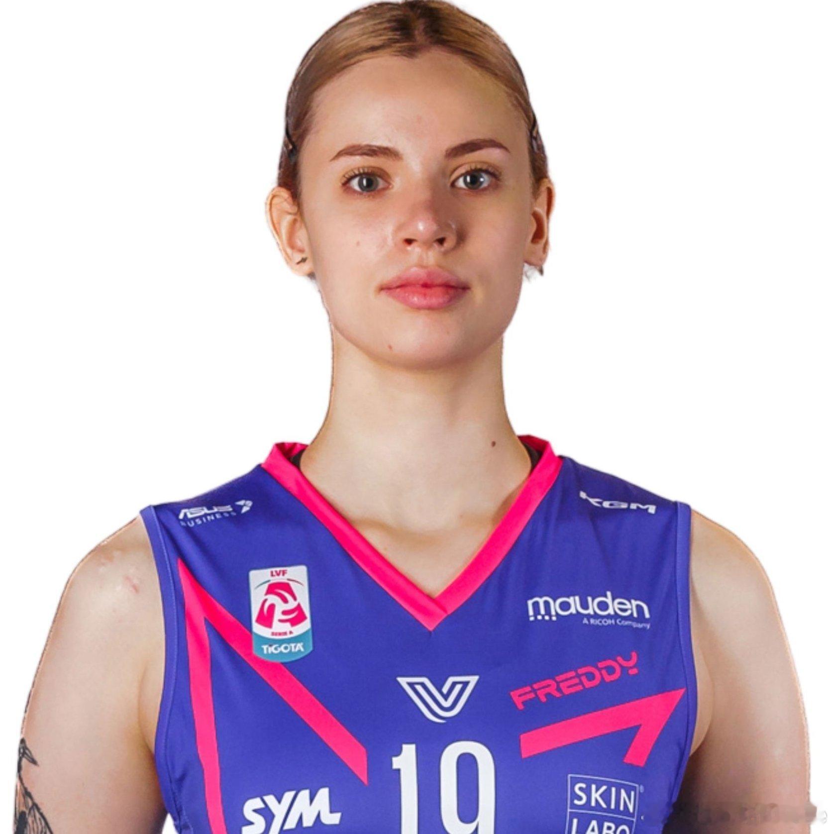 🗞️ 据意大利排球杂志网站报道：📌 维塔·阿基莫娃是加拉塔萨雷队在接应位置上