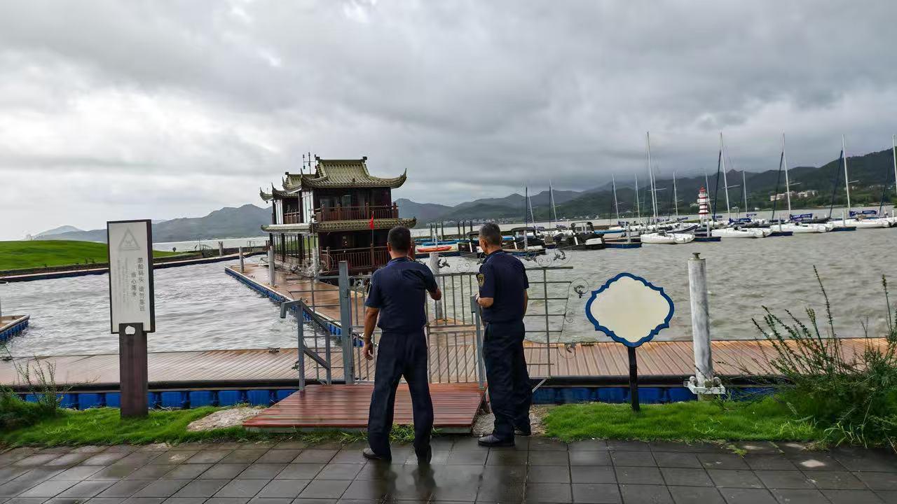 宁波防台风应急响应调整为II级 今年第18号台风“沙德尔”的中心已于28日8时5