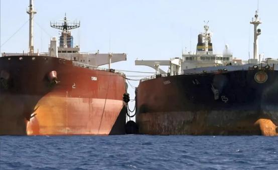 在懂王宣布封锁霍尔木兹海峡的命令正式生效之后，情况如何呢？今天已经有3艘油轮无视