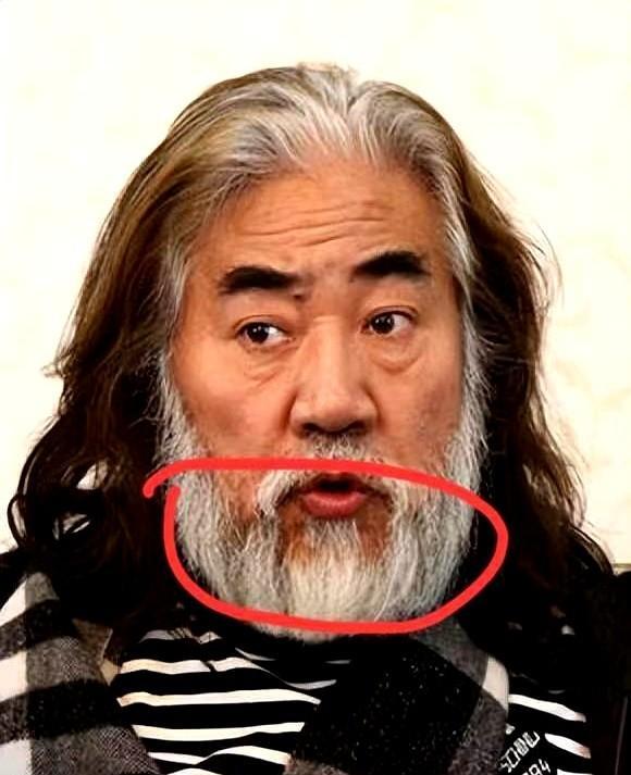 72岁老头天天举铁，陪娃玩滑梯，人家说“什么时候死”？
他回：等你孙子叫爷爷那天