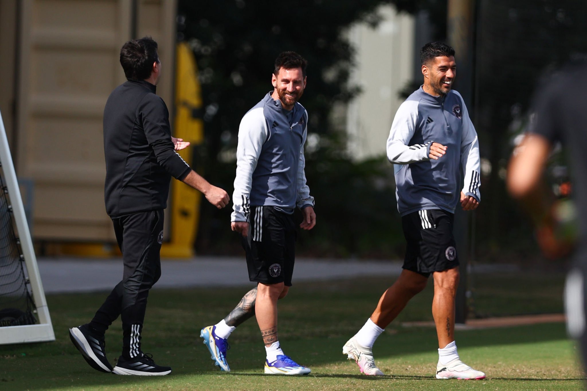 今日份的训练组图：阳光明媚☀️#梅西[超话]# ​​​