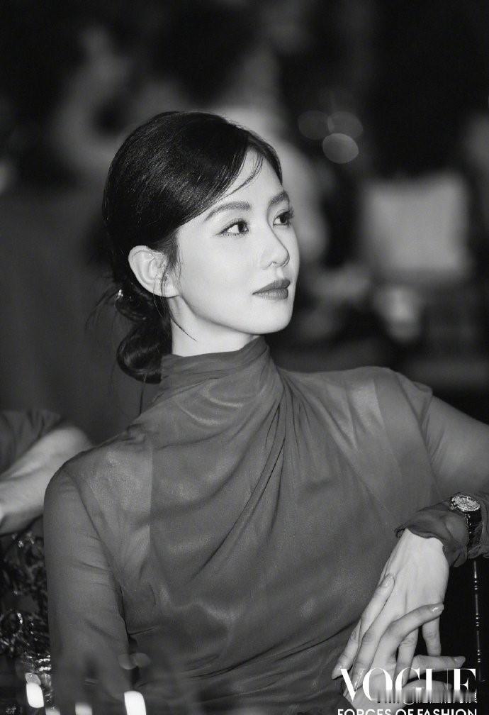 #记录秋日生活点滴#

VOGUE晚宴女明星黑白大片：刘亦菲、杨幂、刘诗诗、古力